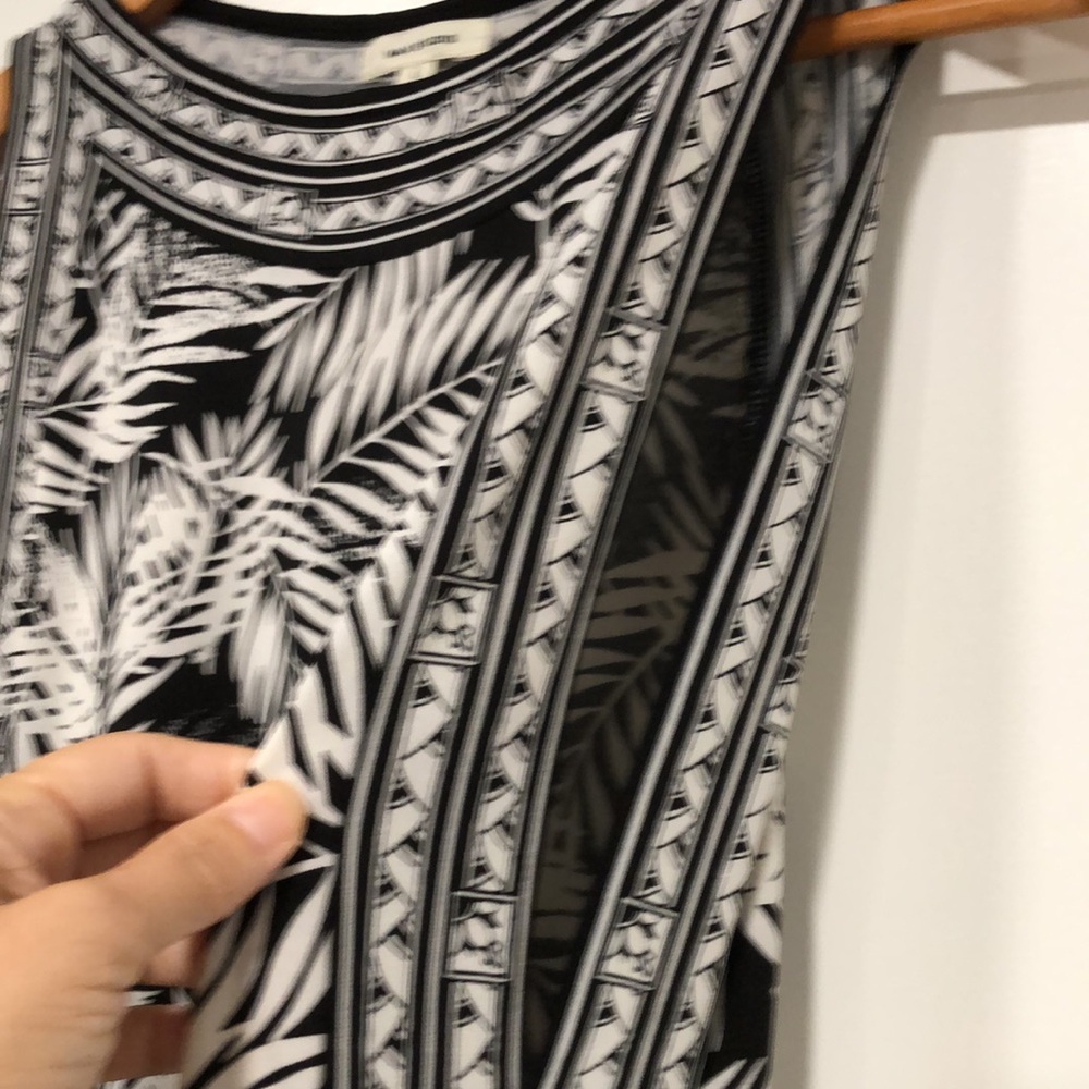 Max Studio Black and White Leaf Print Sleeveless Dress
(Bin 10) - Picture 3 of 10